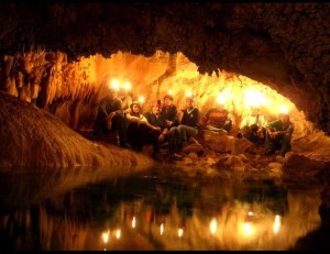 Excursion dans les grottes "Abyss de Cocci"